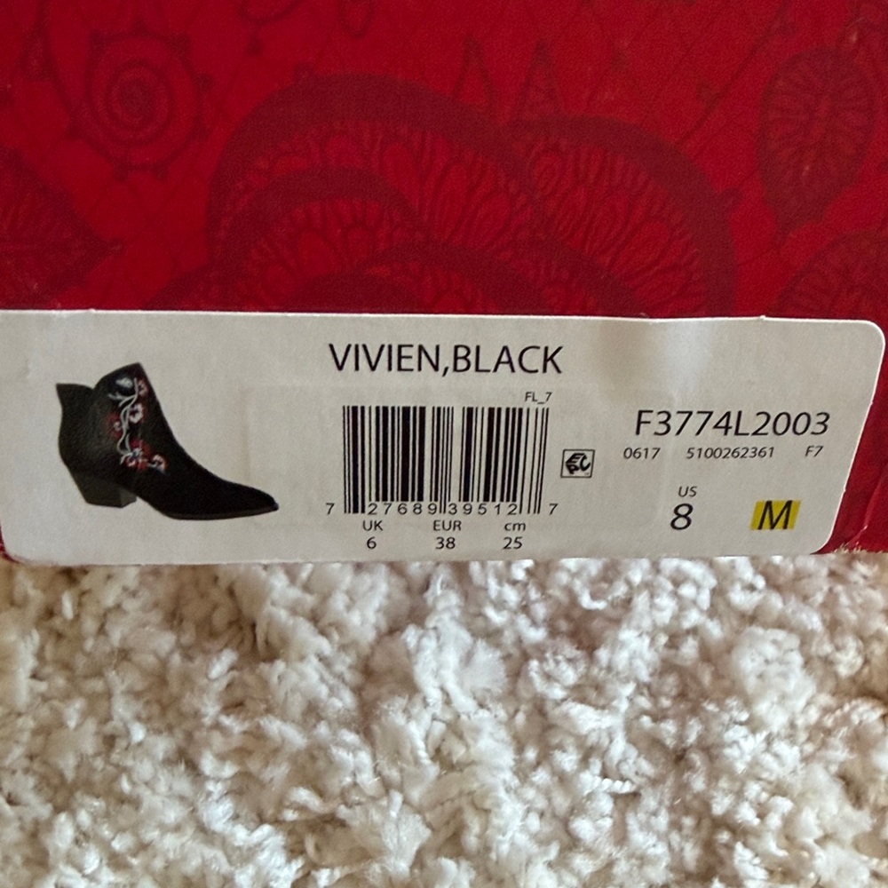Carlos Santana Vivien boot black size 8-New in box